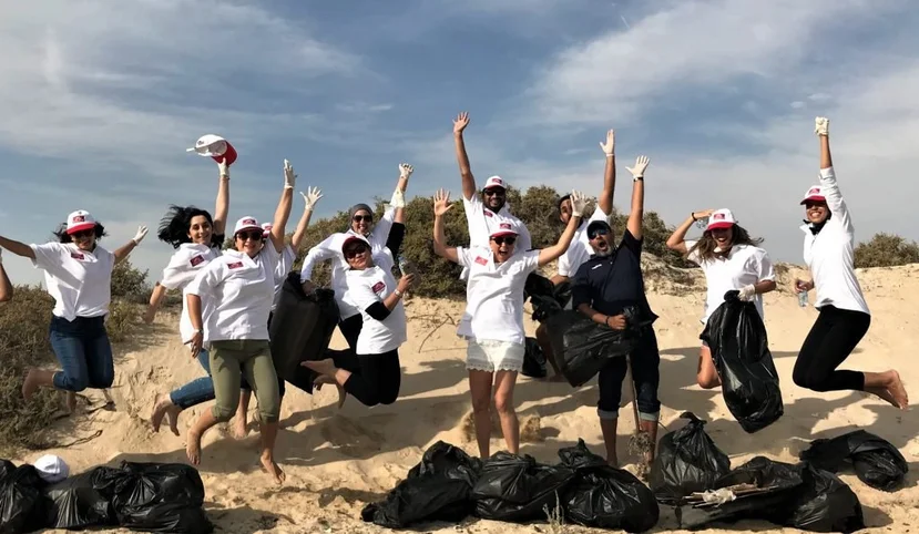 Beach cleanup volunteers
